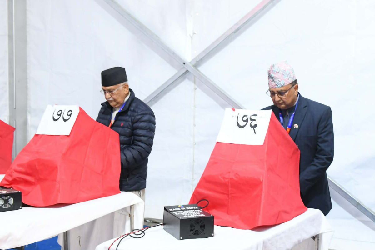 एमाले महाधिवेशन : नयाँ नेतृत्वका लागि मतदान जारी