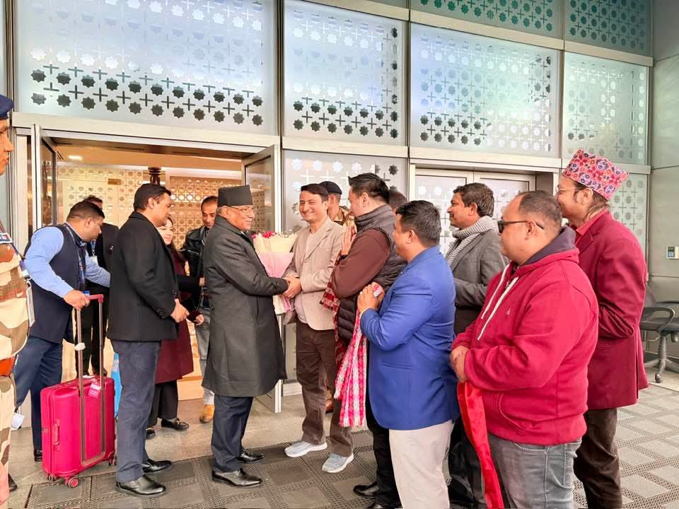 ओलीसँग भेट गरेपछि प्रचण्ड पुगे दिल्लीमा