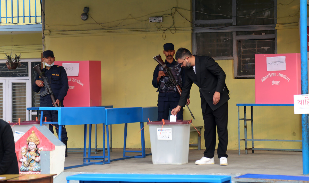 रवि लामिछाने र बालेन शाहले गरे मतदान